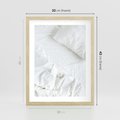 Plakat w ramie 30x40 - Sztuka i Komfort - pościel, biała kołdra poduszka - rama drewno