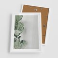 Plakat w ramie 50x70 - Minimalistyczna Harmonia: Zieleń Liści - zieone liście, kompozycja - rama biała