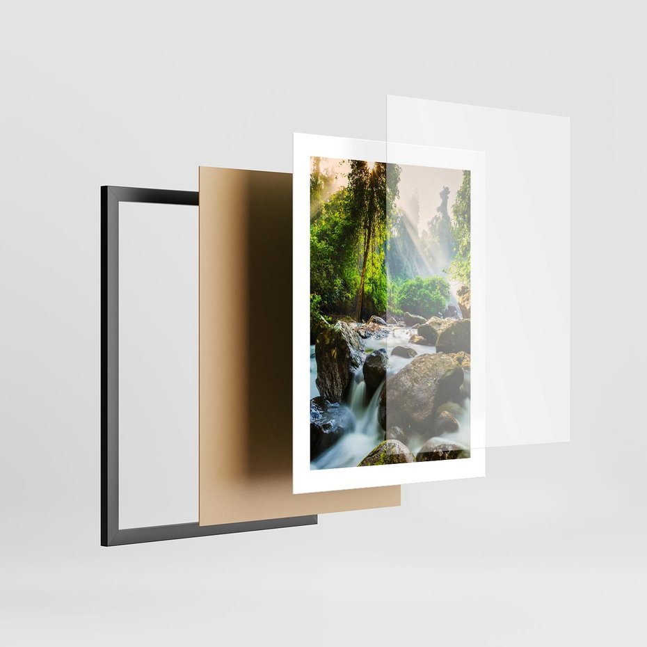 Plakat w ramie 30x40 - Idylliczny strumyk w urokliwym lesie - strumyk, las - rama czarna