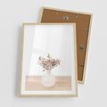 Plakat w ramie 50x70 - Kwiaty w Minimalistycznym Wazonie - kwiaty, wazon - rama drewno