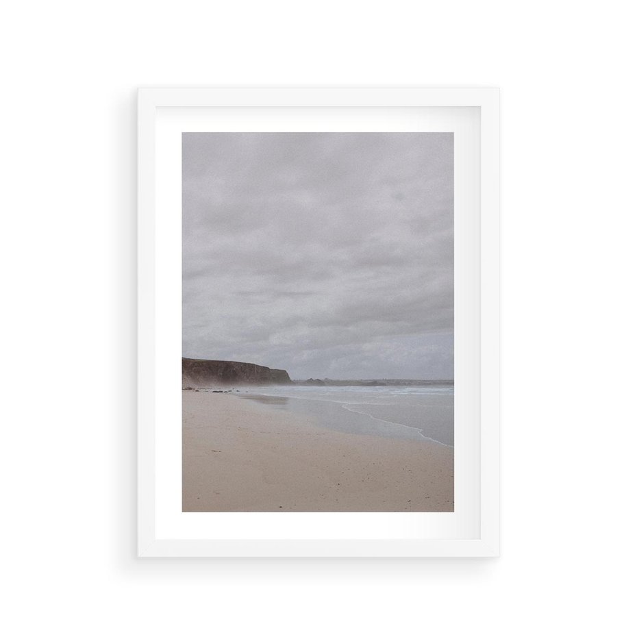 Plakat w ramie 30x40 - Mglista plaża - plaża, mgła - rama biała