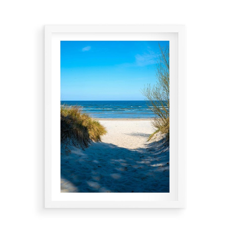 Plakat w ramie 50x70 - Spokój nad brzegiem morza - plaża, morze - rama biała