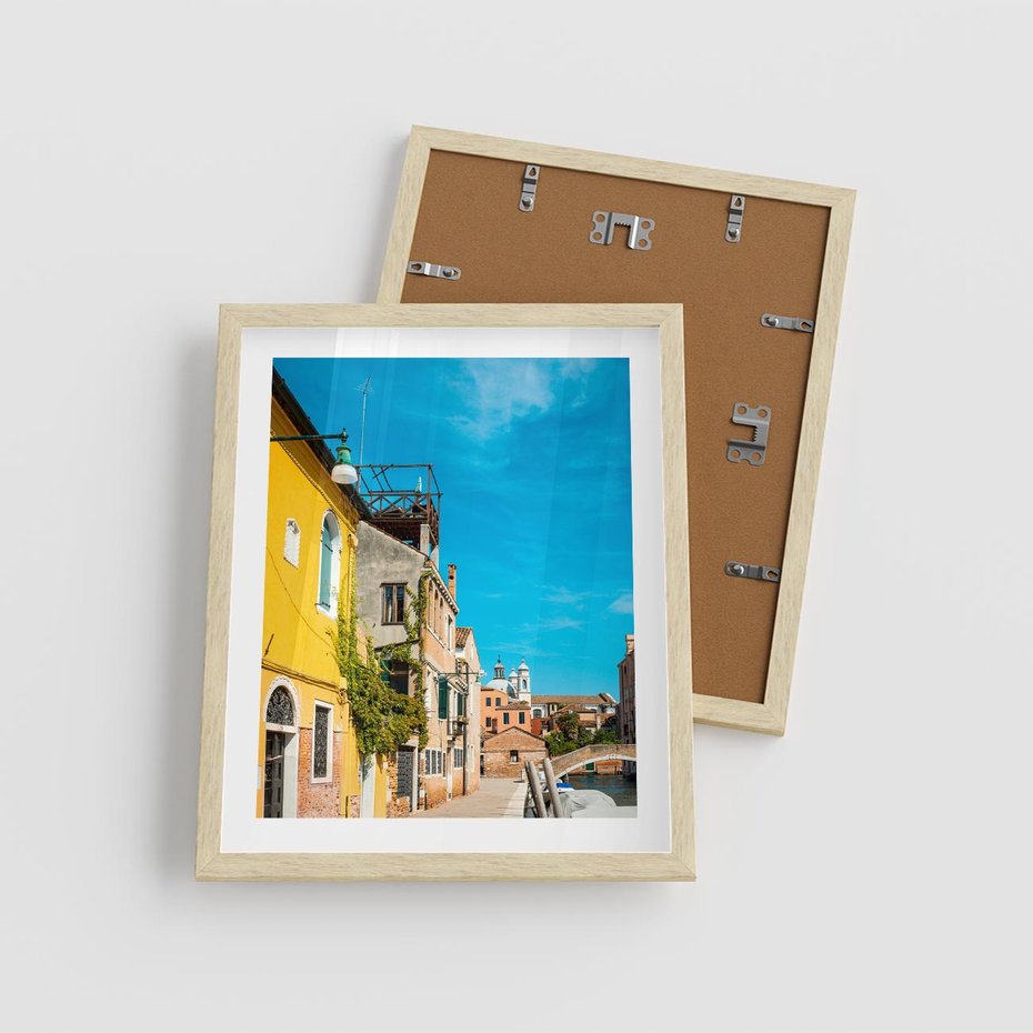 Plakat w ramie 40x50 - Przechadzka w Sercu Miasta - uliczka, perspektywa - rama drewno