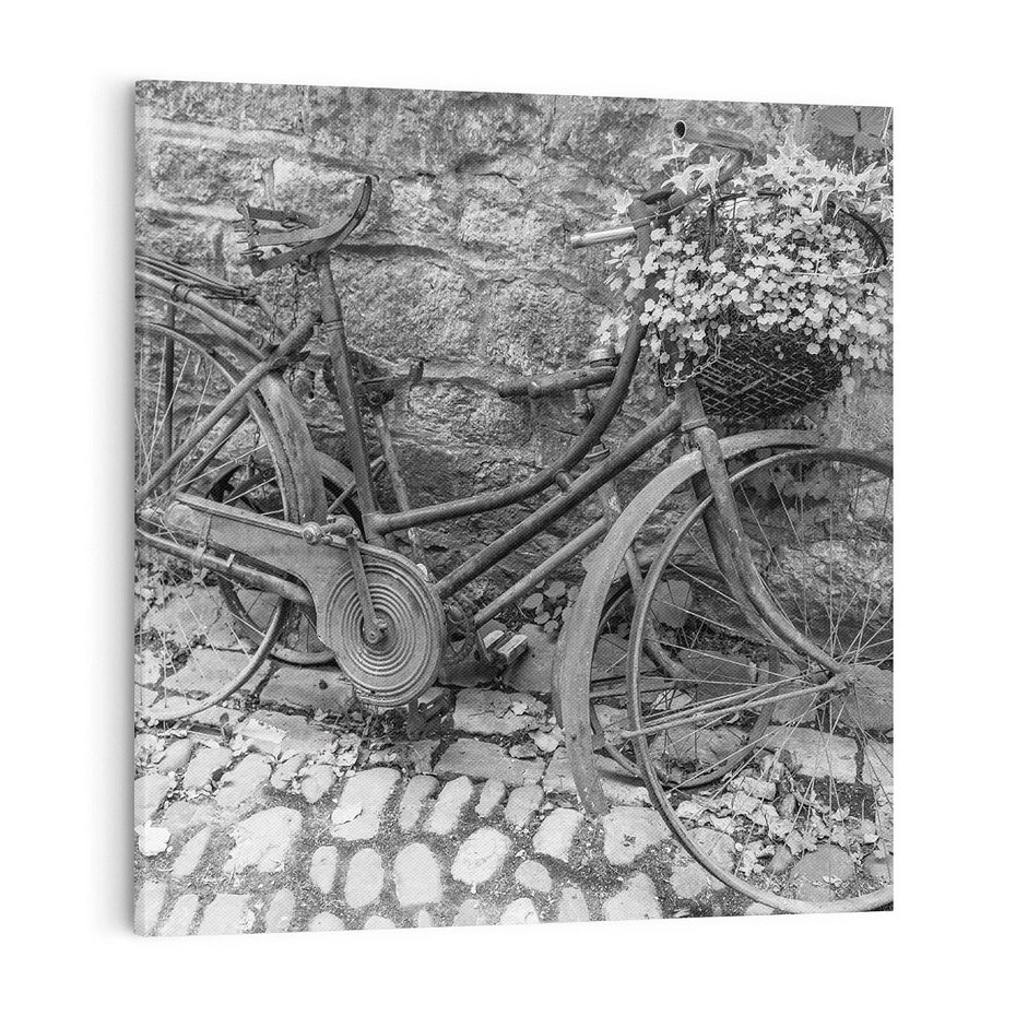 Obraz na płótnie 40x40 - Zapomniany Urok - czarno biała fotografia, stary rower oparty o mur