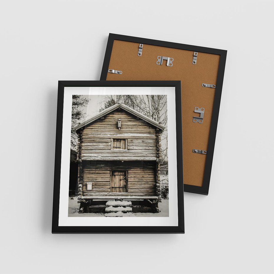 Plakat w ramie 40x50 - Stary Drewniany Dom w Śniegu - stary drewniany dom, zima - rama czarna