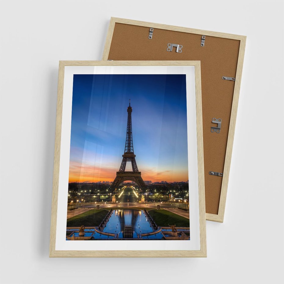 Plakat w ramie 50x70 - Wieża Eiffla w Innej Odsłonie - wieża, Eiffla - rama drewno