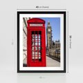Plakat w ramie 40x50 - Ikoniczna budka telefoniczna w Londynie - budka, telefoniczna - rama czarna
