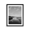 Plakat w ramie 30x40 - Nadmorska Melodia - czarno białe zdjęcie, plaża - rama czarna