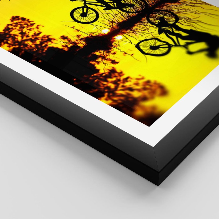 Plakat w ramie 30x40 - Rower przy zachodzie słońca - rower, zachód - rama czarna