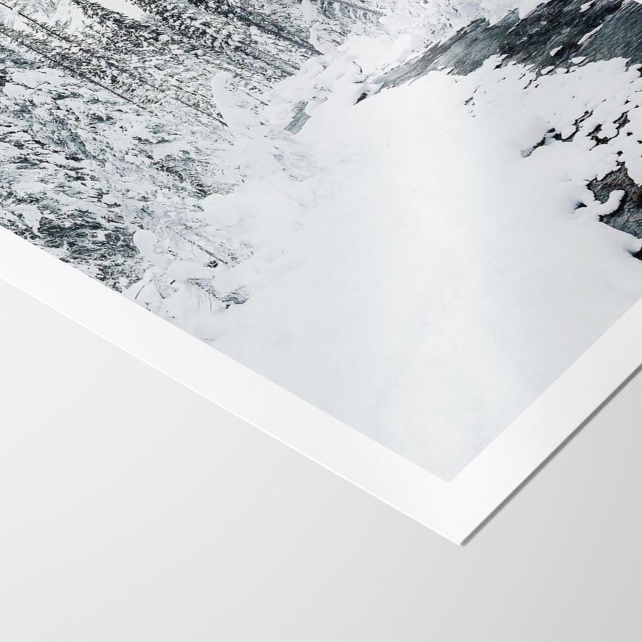 Plakat bez ramy 30x40 - Spokój Zimowego Lasu w Górach - zima w lesie, w górach