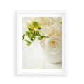 Plakat w ramie 40x50 - Subtelność białych frezji - frezja, białe - rama biała