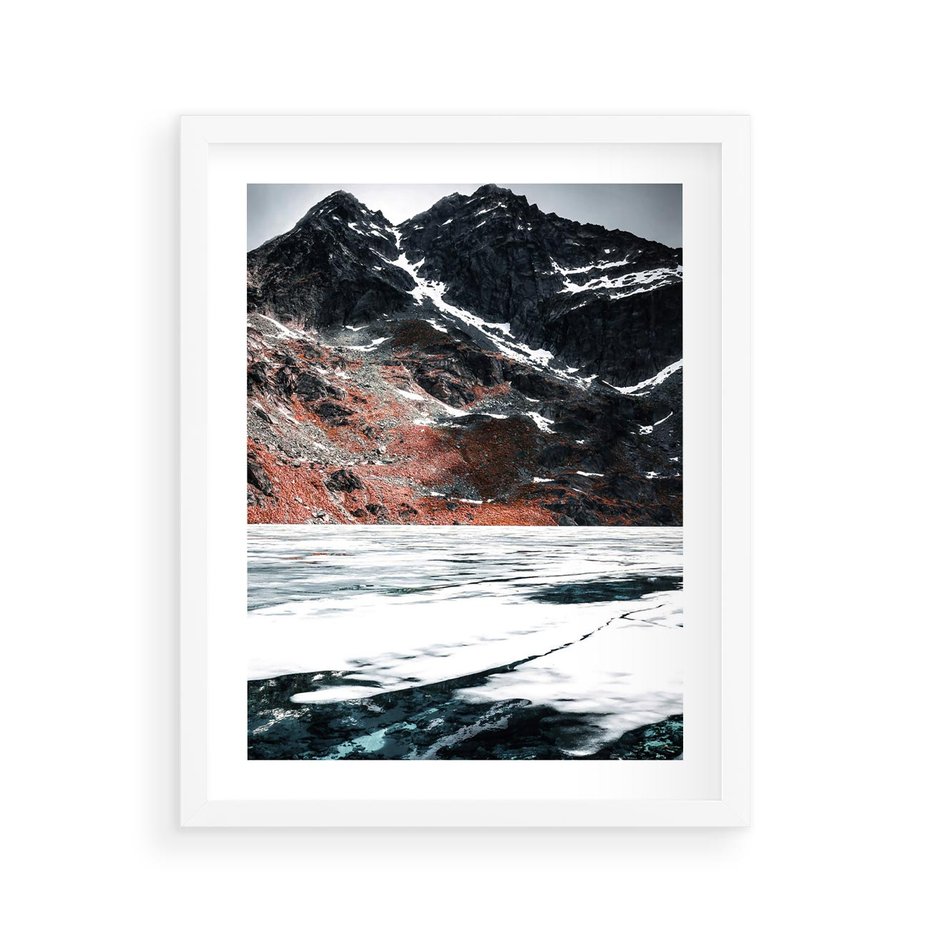 Plakat w ramie 40x50 - Śnieżna Opowieść - górski krajobraz, zima w górach - rama biała
