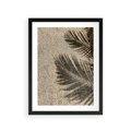 Plakat w ramie 30x40 - Plażowa Idylla - palma, cień na piasku - rama czarna