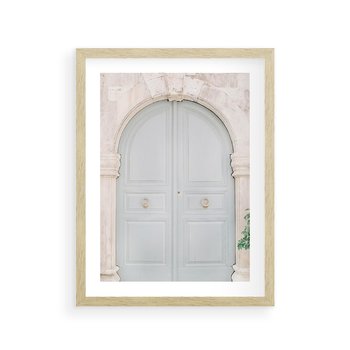 Plakat w ramie 30x40 - Błękitne Drzwi Kamienicy: Urok Historii - stare piękne drzwi do kamienicy, błękitne drzwi - rama drewno
