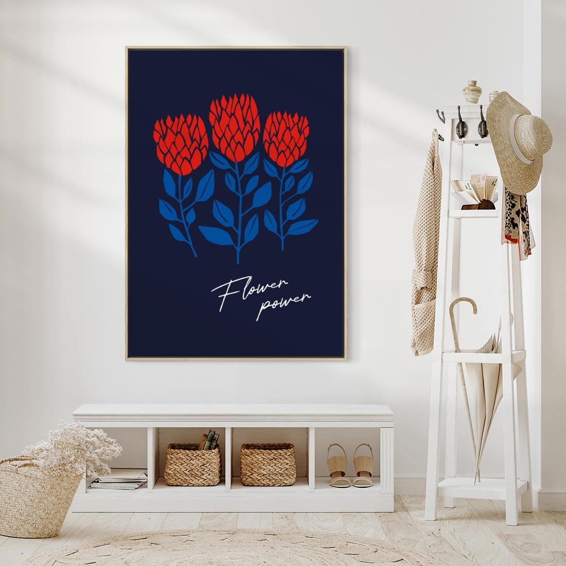 Obraz w ramie 70x100 - Podróżne Barwy - czerwone abstrakcyjne kwiaty, granatowe tło - rama drewno