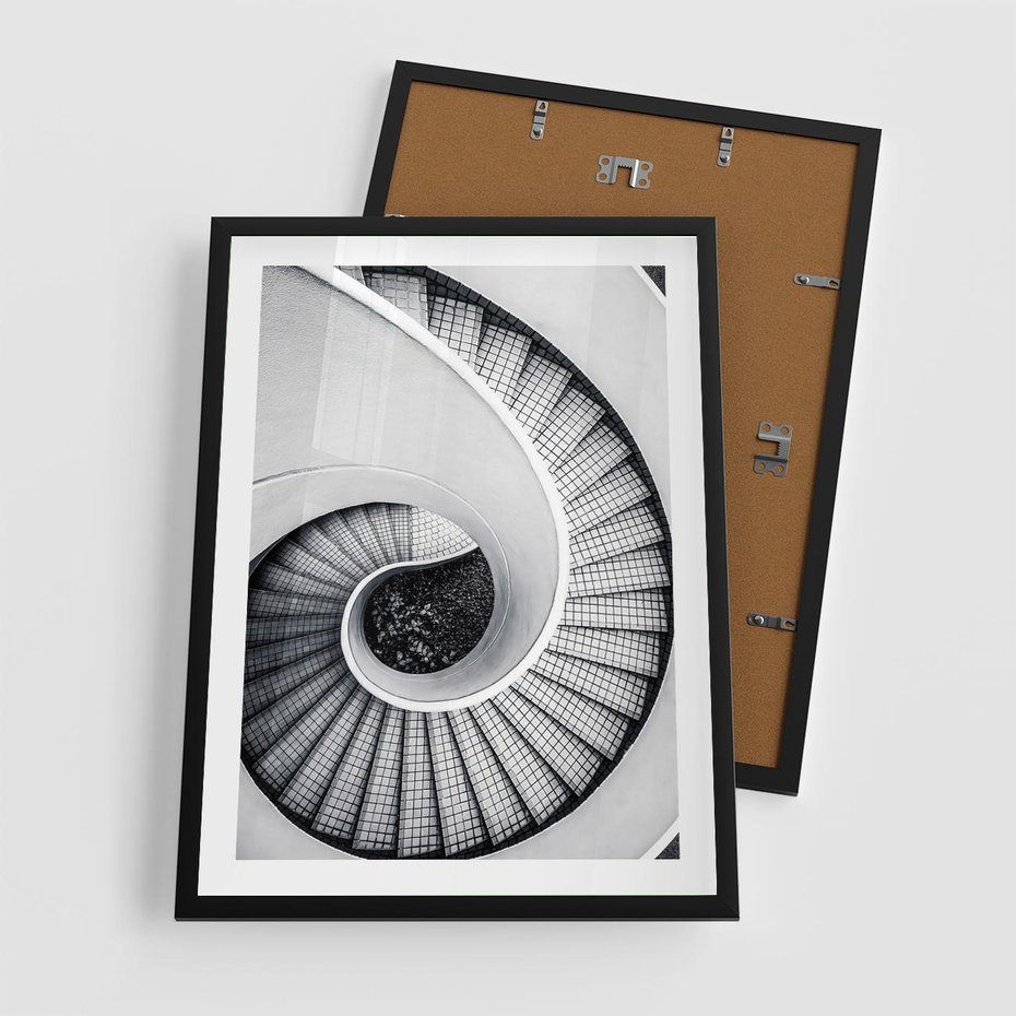 Plakat w ramie 50x70 - Nowoczesne Schody: Kręcone Piękno - nowoczesna architektura, kręcone schody - rama czarna