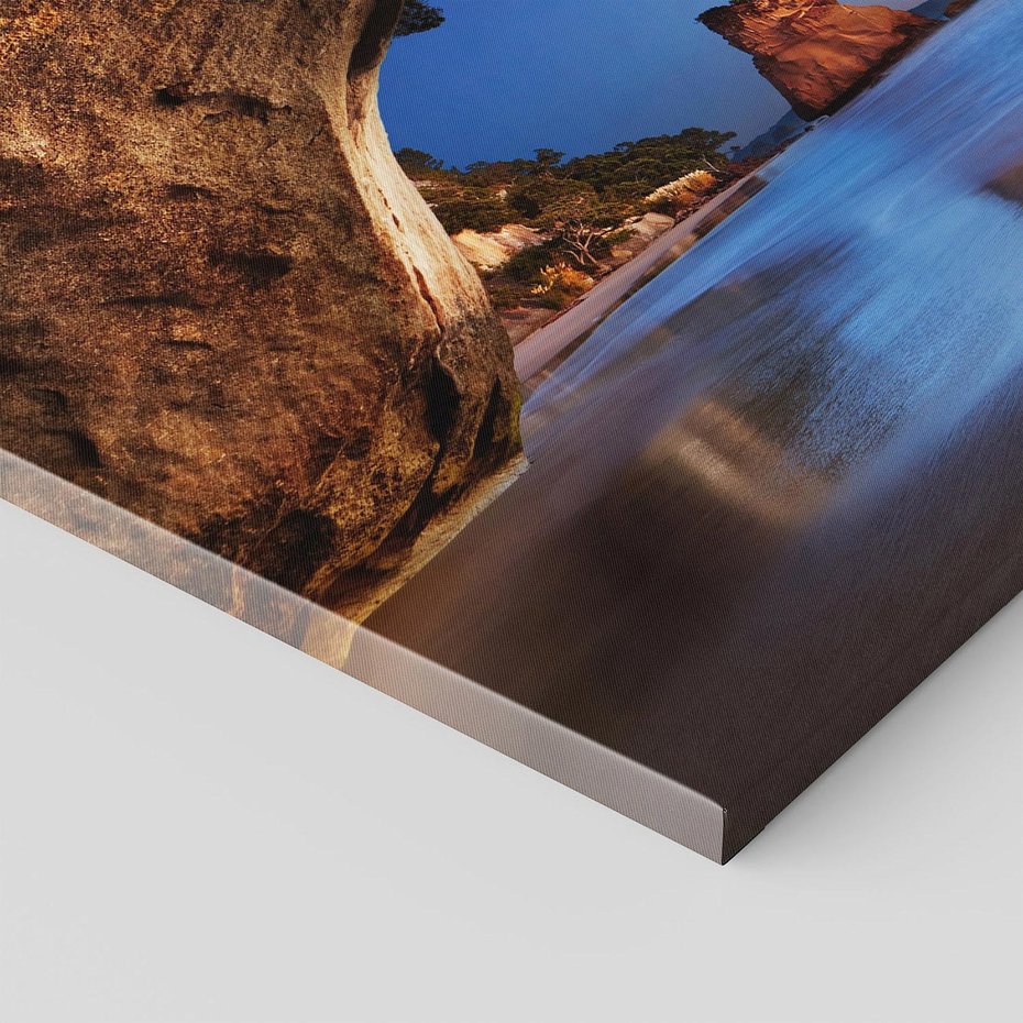 Obraz na płótnie 100x70 - Uroki wyspy: Morze i skały - wyspa, morze