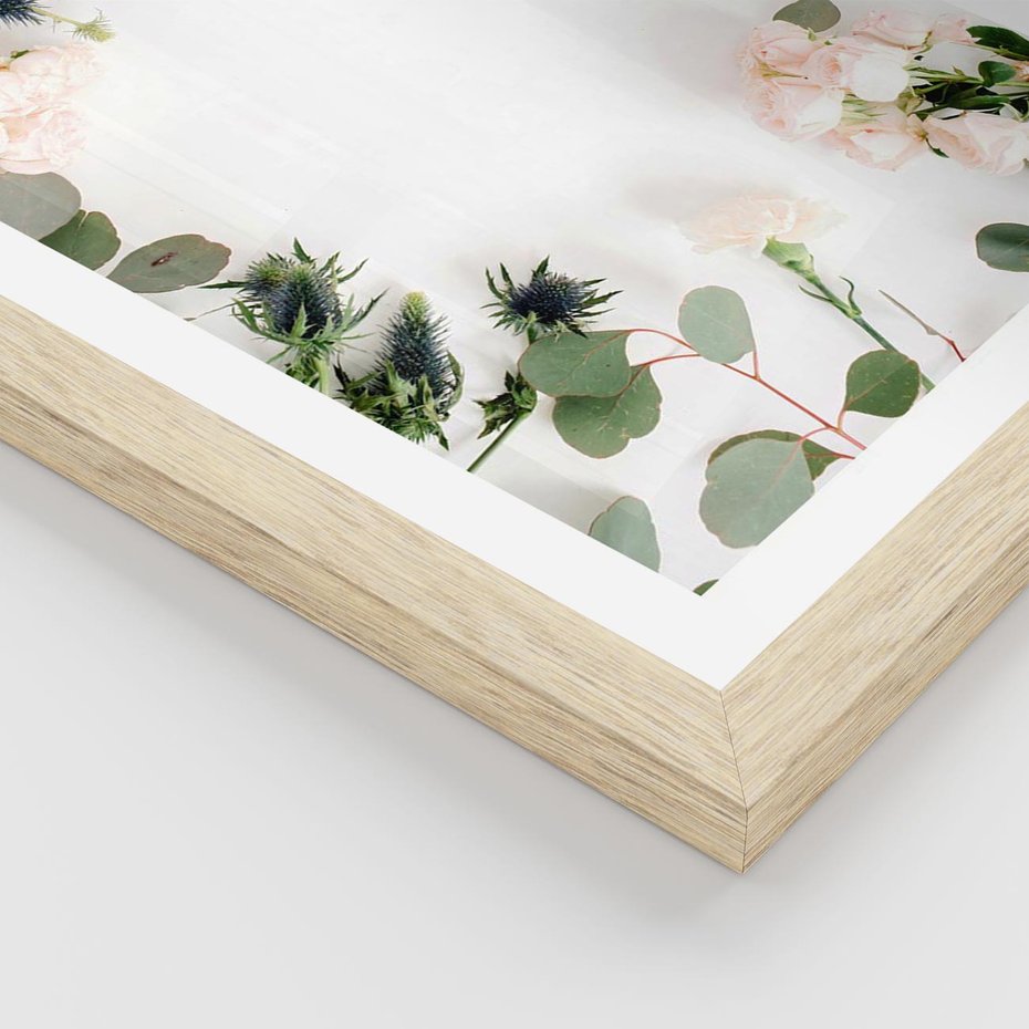 Plakat w ramie 50x70 - Róże i Zielone Liście - kompozycja kwiatowa, róże - rama drewno