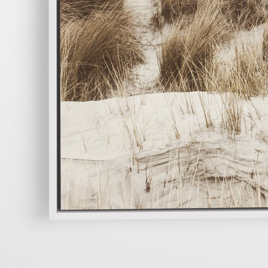 Obraz w ramie 70x100 - Nadmorskie Wydmy - fotografia, kolory sepii - rama biała