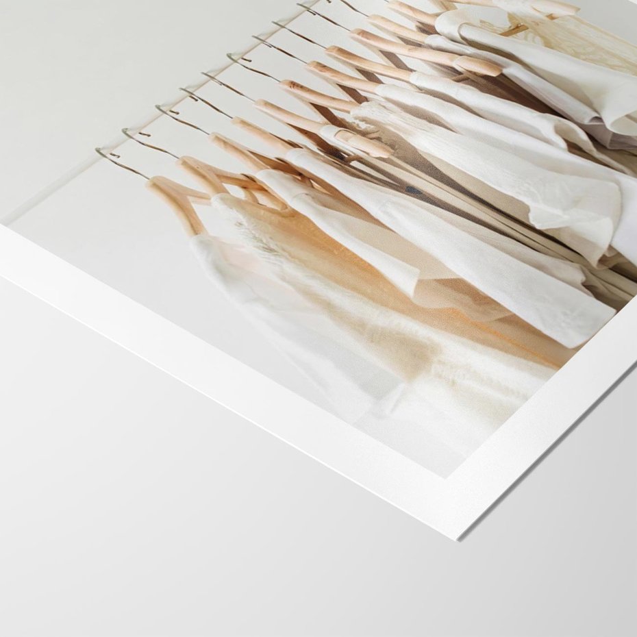 Plakat bez ramy 40x50 - Elegancja Prostoty - ubrania, modowa fotografia