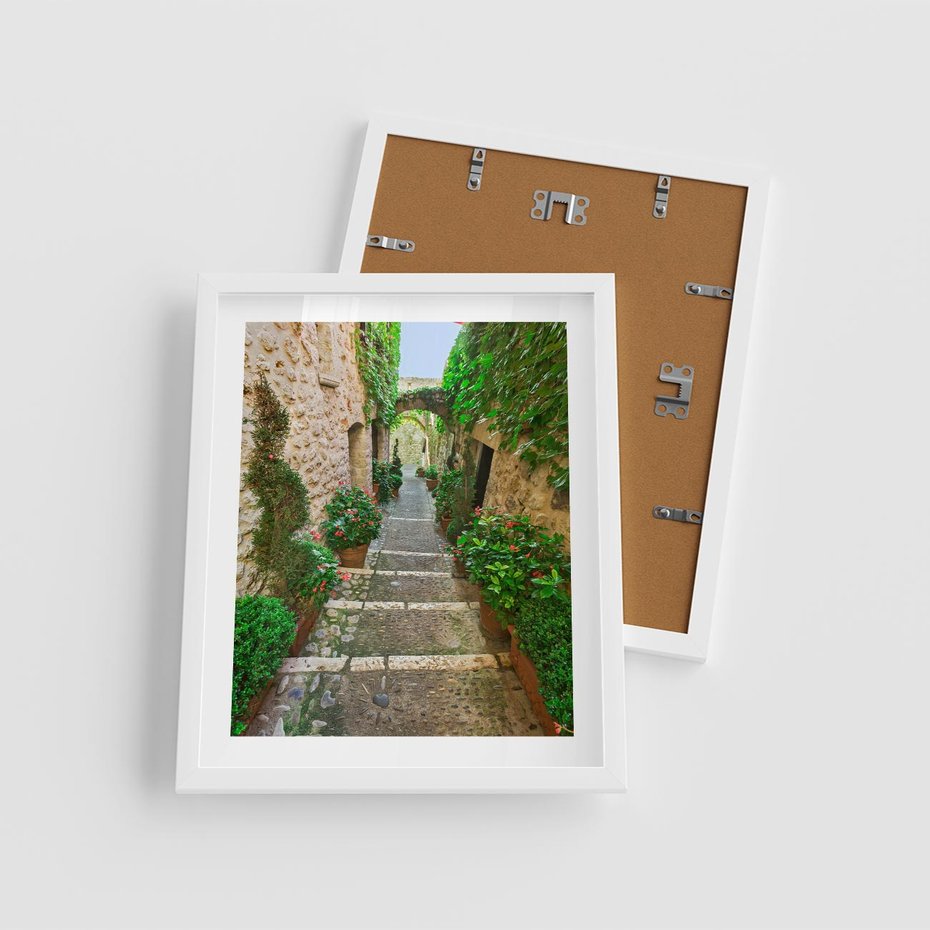 Plakat w ramie 40x50 - Magiczna podróż w głąb miasta - uliczka, perspektywa - rama biała