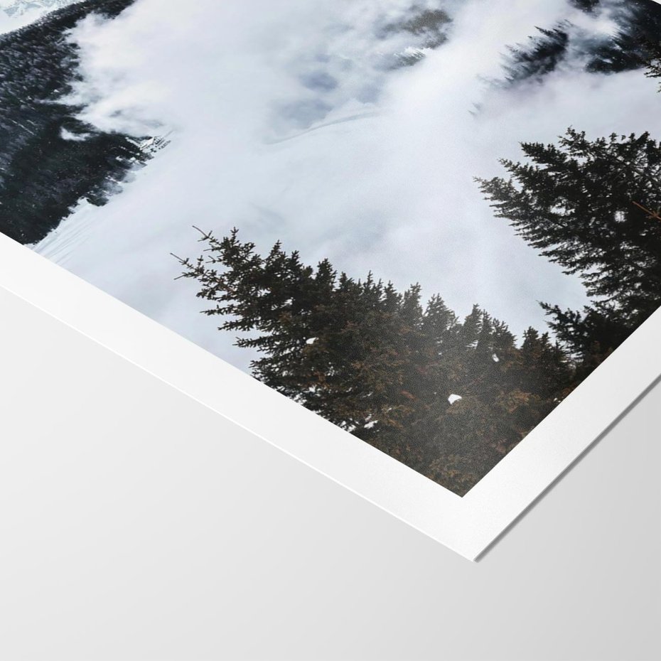 Plakat bez ramy 21x30 - Zimowa Magia Gór: Śnieżne Szczyty - grajobraz górski, zima