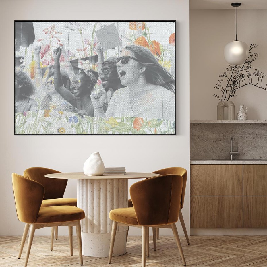 Obraz w ramie 70x50 - Księga zaklętych marzeń - kolaż, czarnobiałe zdjęcie wesołych młodych ludzi - rama czarna