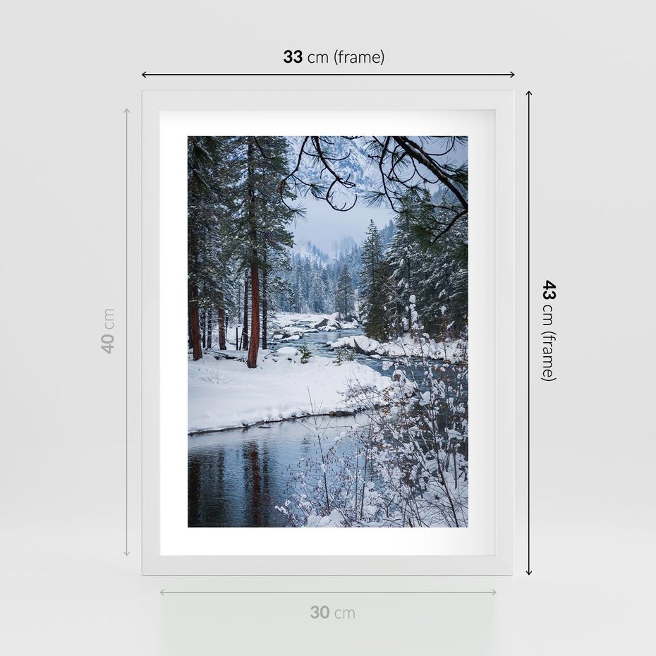 Plakat w ramie 30x40 - Śnieżne cuda - zima, las - rama biała