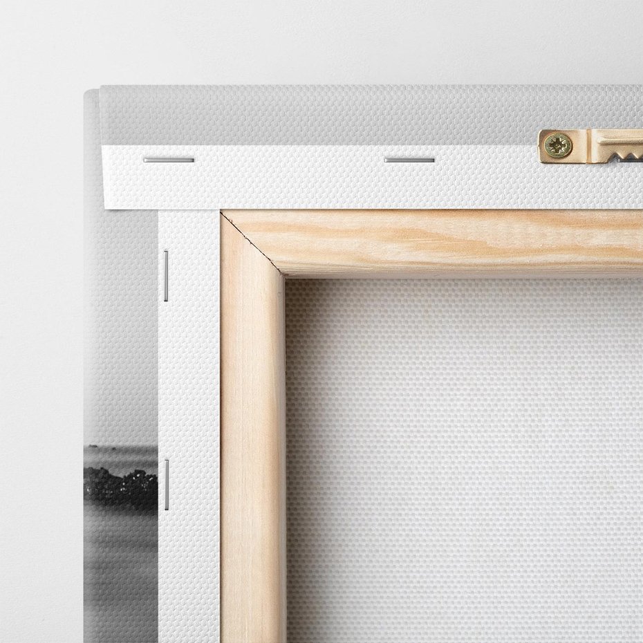 Obraz na płótnie 80x80 - Harmonia świateł i cieni - zamglona dzika plaża, skały na plaży