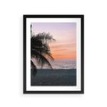 Plakat w ramie 30x40 - Tropikalny Zachód Słońca: Piękno Palmy - palma, nad morzem - rama czarna