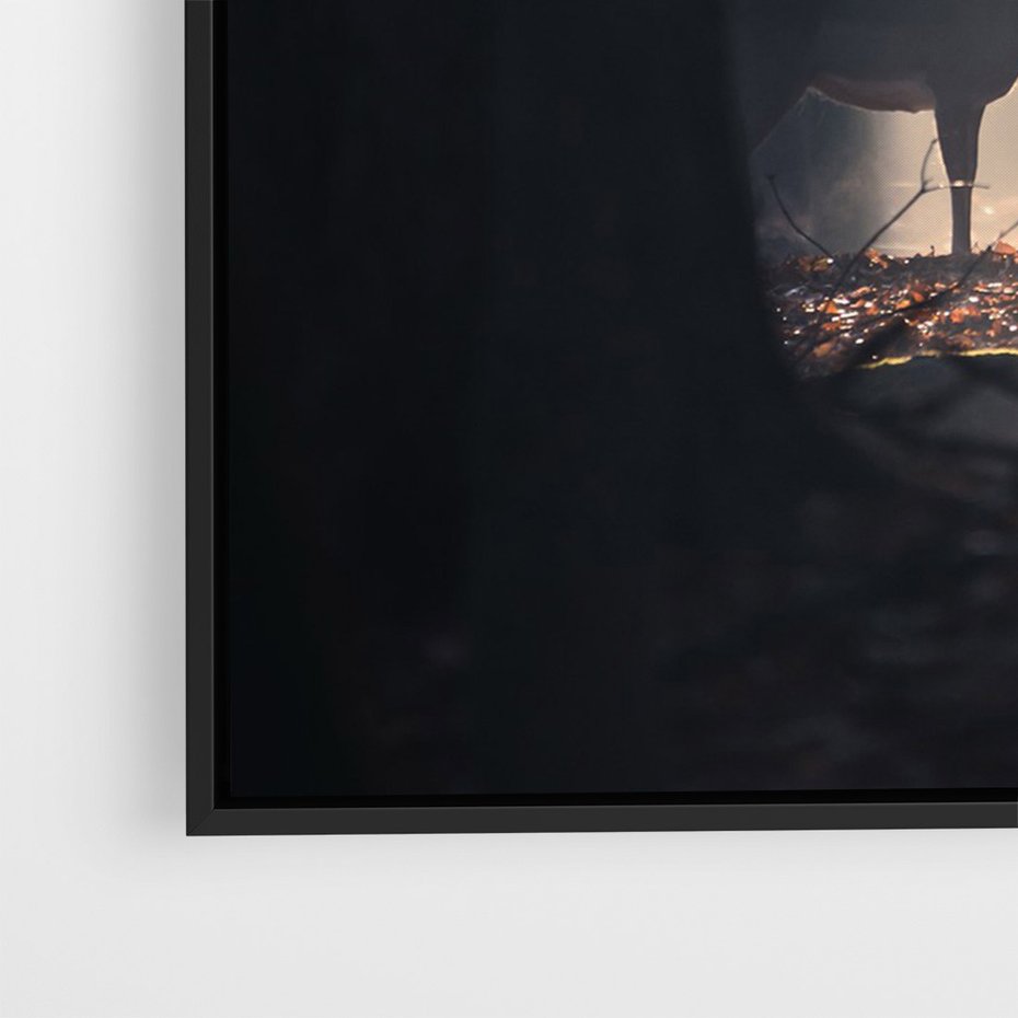 Obraz w ramie 70x100 - Sarnie Skoki - zdjęcie, klimatyczny las - rama czarna