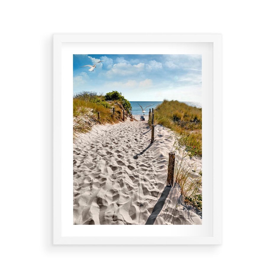 Plakat w ramie 40x50 - Mewy nad Morzem - plaża, mewy - rama biała