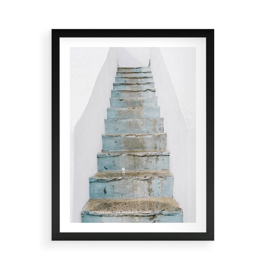 Plakat w ramie 50x70 - Niebieskie Schody Santorini - stare kamienne schody, niebieskie schody - rama czarna