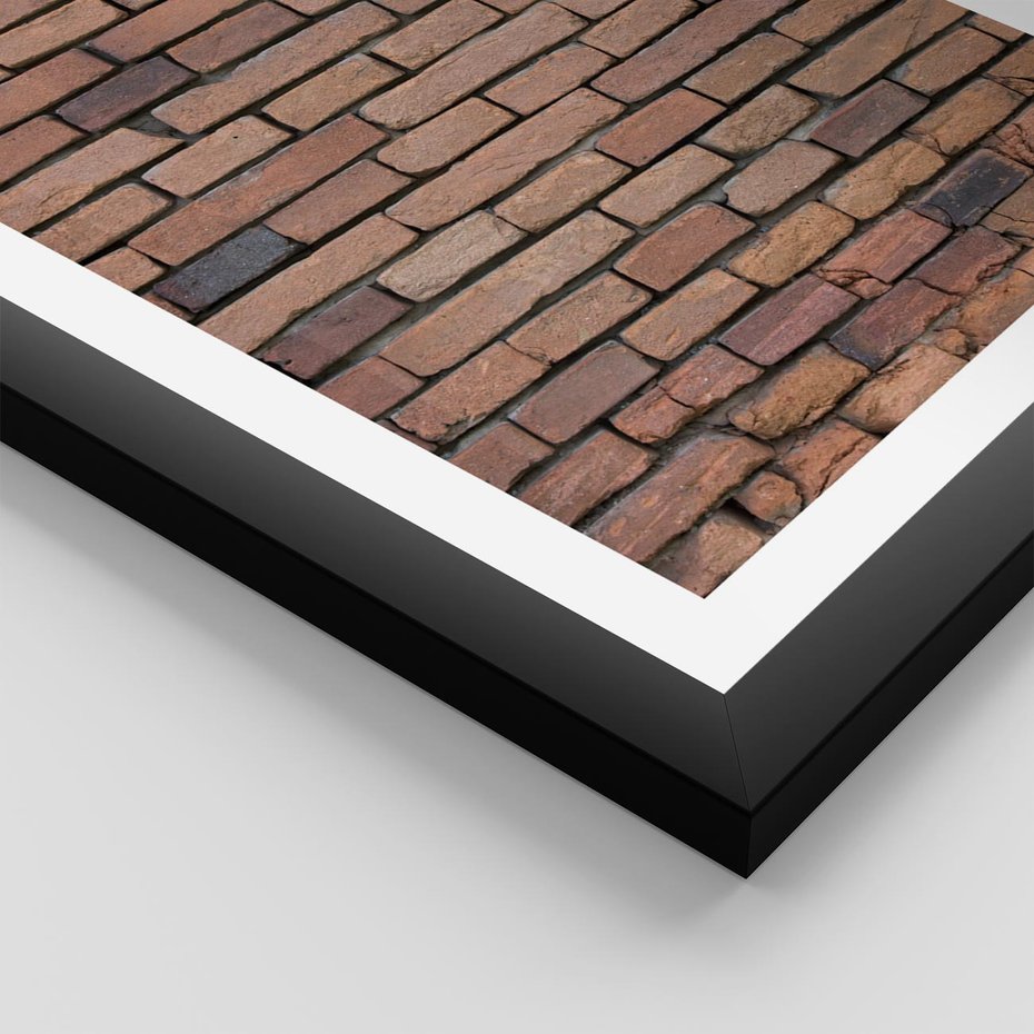 Plakat w ramie 50x70 - Mur cegieł: industrialny urok - cegły, mur - rama czarna