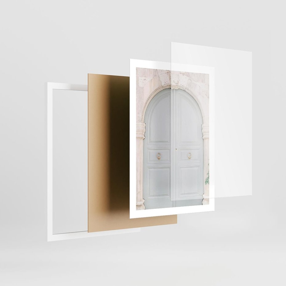 Plakat w ramie 50x70 - Błękitne Drzwi Kamienicy: Urok Historii - stare piękne drzwi do kamienicy, błękitne drzwi - rama biała