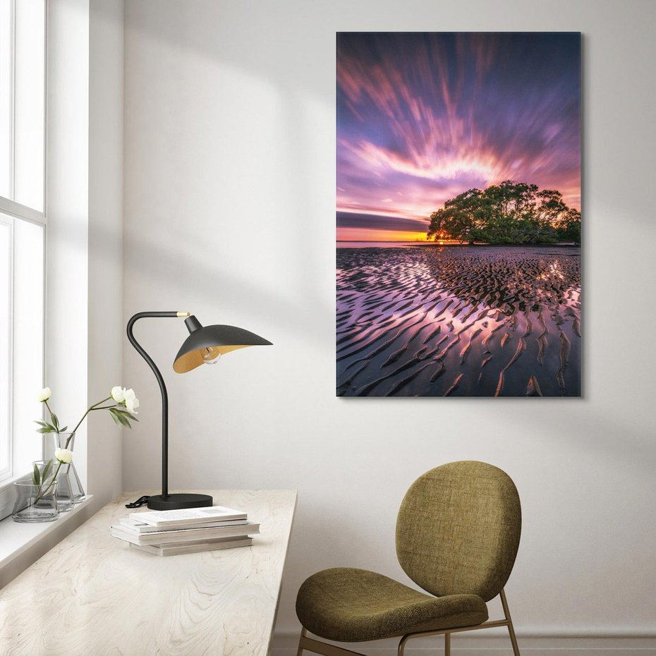 Obraz na płótnie 80x120 - Górska idylla: Domek nad strumykiem - jezioro, wyspa