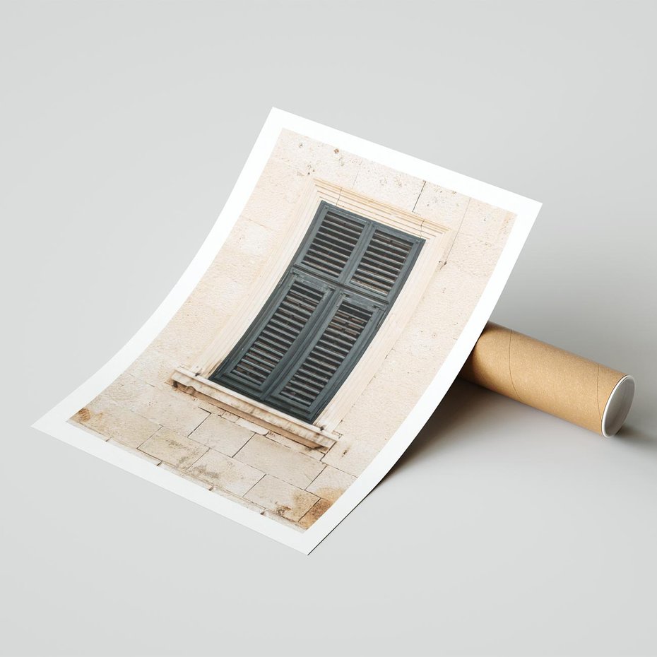 Plakat bez ramy 21x30 - Urok Starego Okna z Zielonymi Okiennicami - stare okno, kamienica