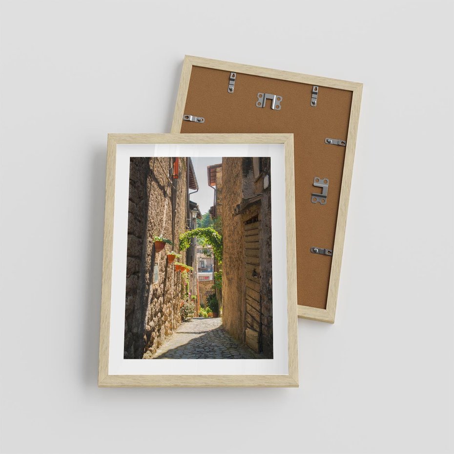 Plakat w ramie 30x40 - Włoska uliczka w perspektywie - Włochy, uliczka - rama drewno