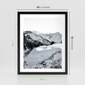 Plakat w ramie 40x50 - Biały Zimowy Pejzaż - góry w zimie, ośnieżone wysokie szczyty - rama czarna