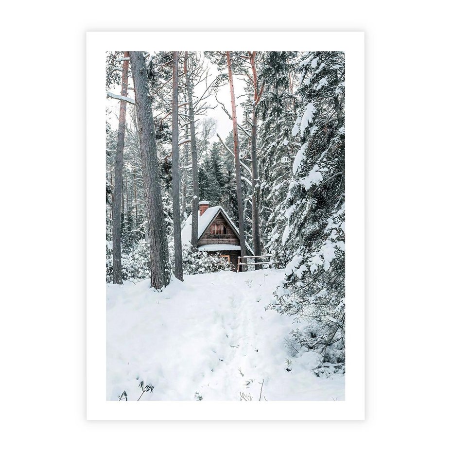 Plakat bez ramy 50x70 - Spokój Zimowej Przygody w Lesie - domek w górach w lesie, zima
