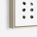 Obraz w ramie 50x50 - Boho Sztuka Wolości - minimalistyczny plakat, czarne kropki na białymtle - rama drewno