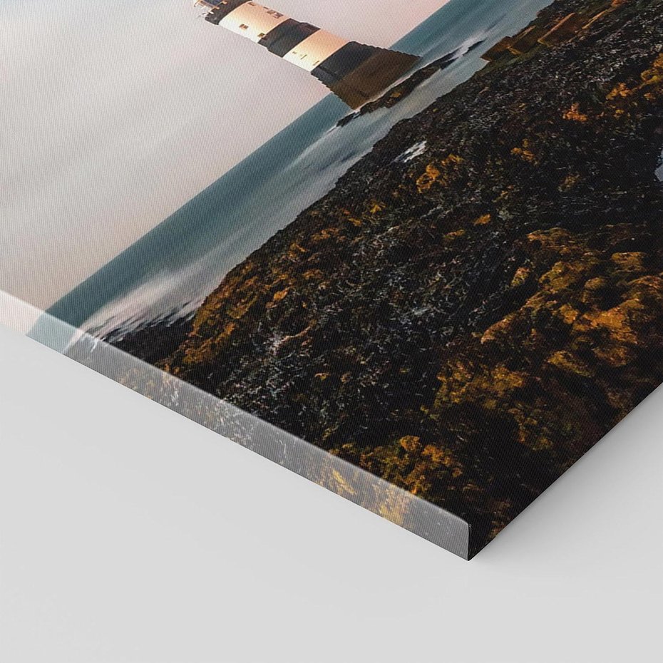 Obraz na płótnie 80x120 - Zachód słońca nad morzem: Magia plażowej scenerii - latarnia morska, morze