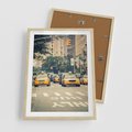 Plakat w ramie 50x70 - Miasto Taksówek - taksówki, miasto - rama drewno