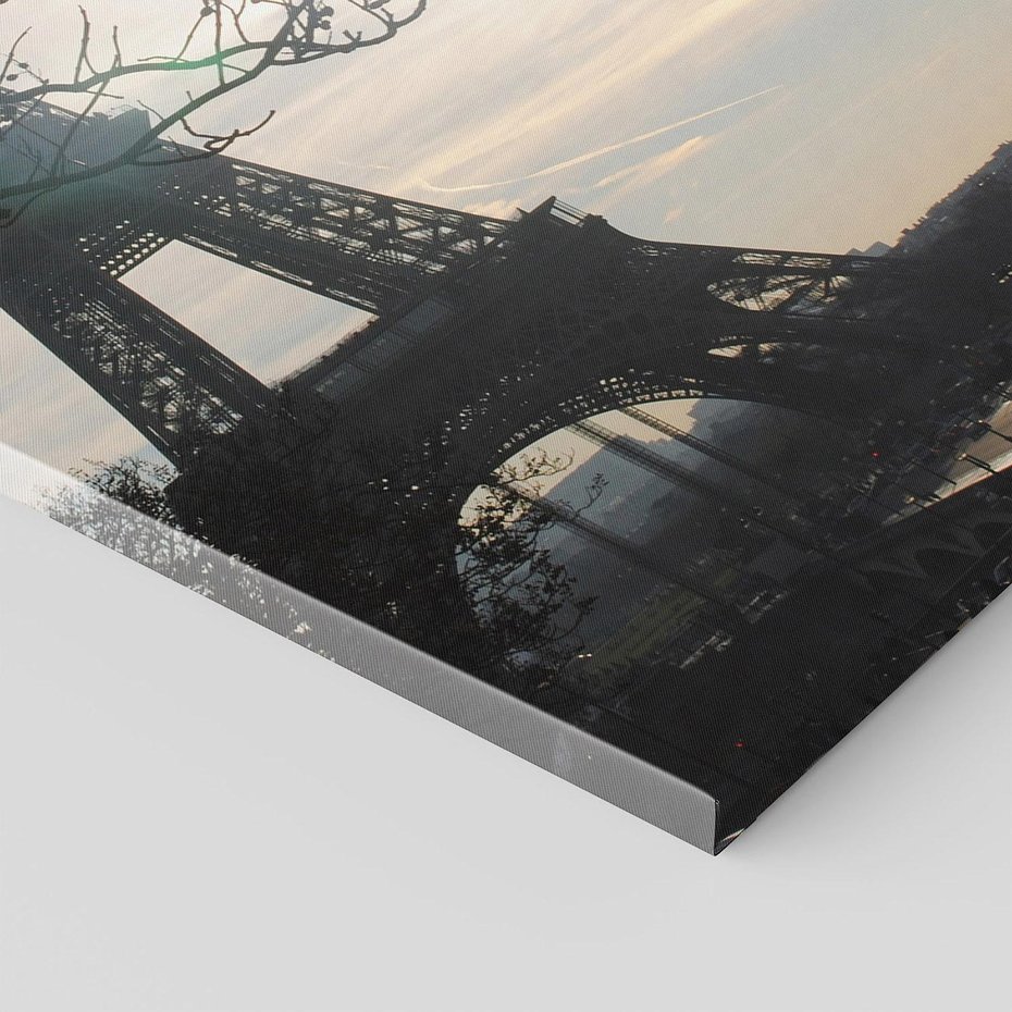 Obraz na płótnie 50x70 - Wieczorny spacer przy Wieży Eiffla - Paryż, Wieża