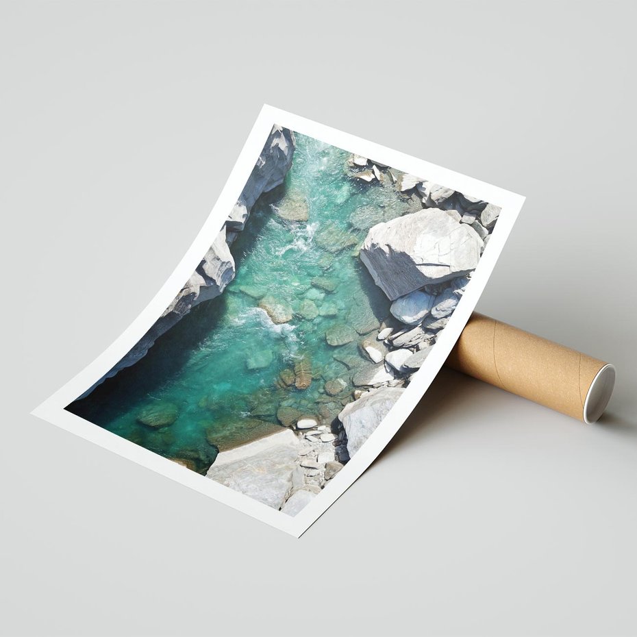 Plakat bez ramy 40x50 - Spotkanie natury i siły - rzeka, skały