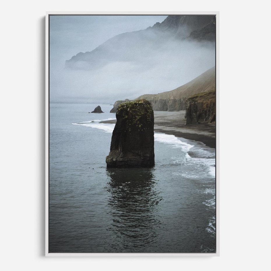 Obraz w ramie 80x120 - Mistyczna Aura - morze, mgła - rama biała