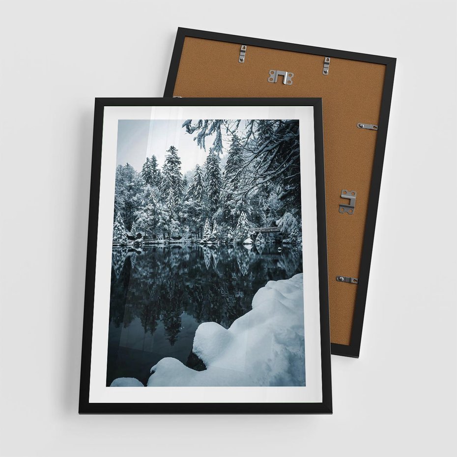 Plakat w ramie 50x70 - Zima nad Jeziorem - krajobraz zimowy, jezioro - rama czarna