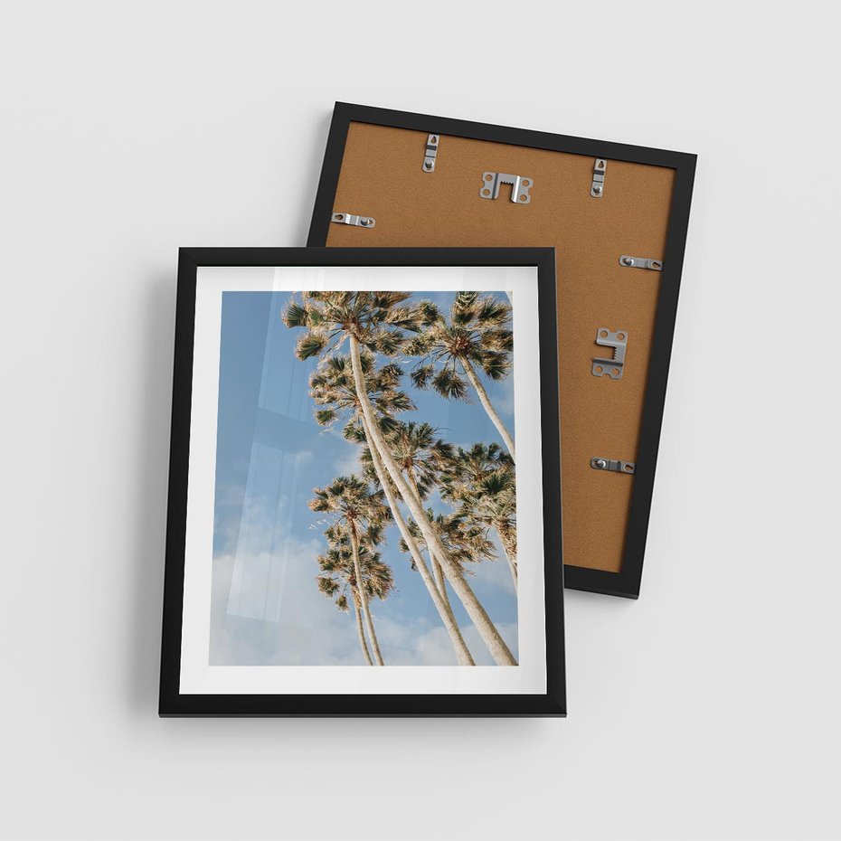 Plakat w ramie 40x50 - Pod Niebem Palmy - palmy na niebieskim niebie - rama czarna