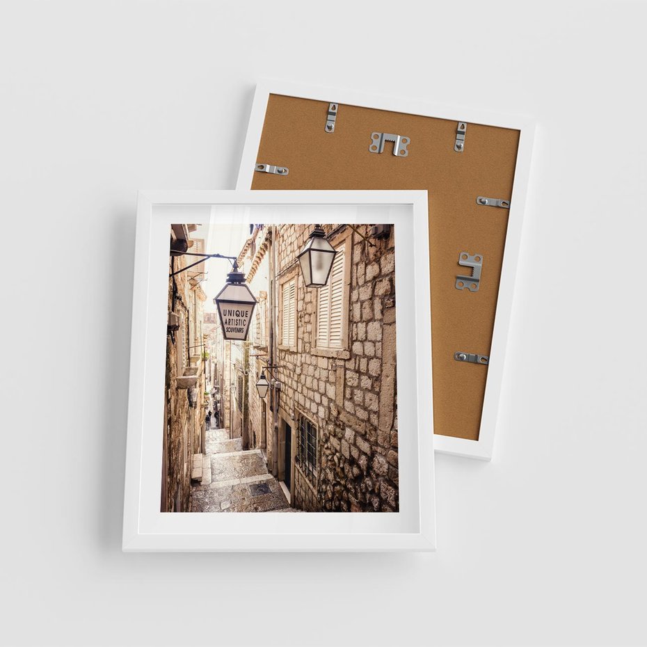 Plakat w ramie 40x50 - mistyczna podróż - uliczka, perspektywa - rama biała