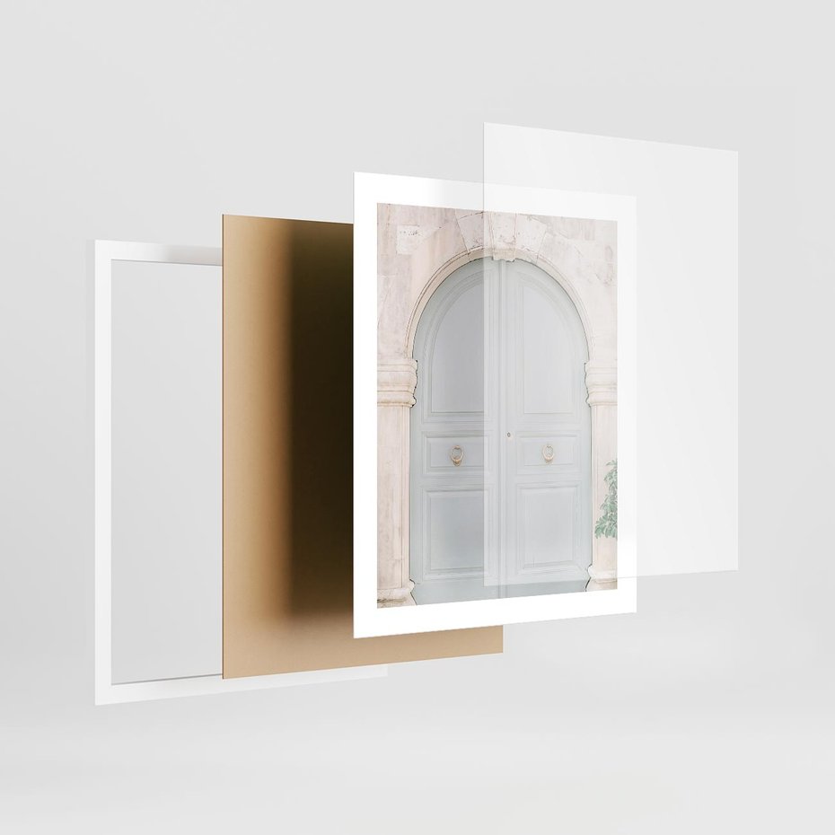 Plakat w ramie 40x50 - Błękitne Drzwi Kamienicy: Urok Historii - stare piękne drzwi do kamienicy, błękitne drzwi - rama biała